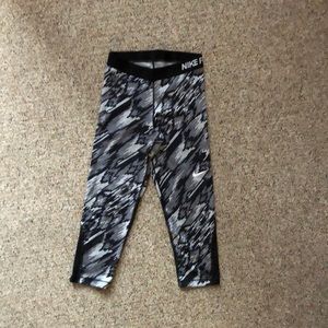 Nike dri fit yoga running capri leggings